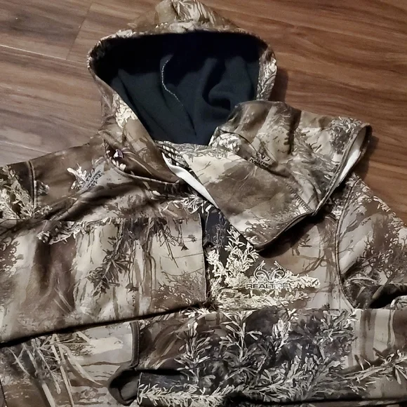 Realtree Brown and Tan Camouflage Jacket - Picture 4 of 8